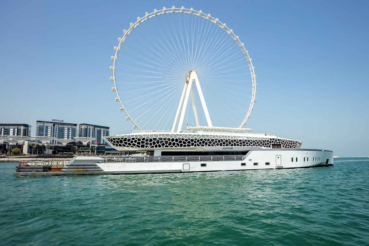 Dubai: Mega Yacht Dinner Cruise with Buffet