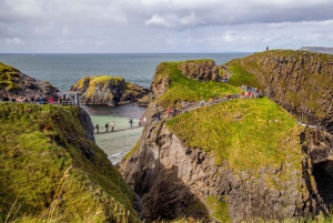 Dublin: Giant's Causeway & Belfast (Titanic or Black Taxi)