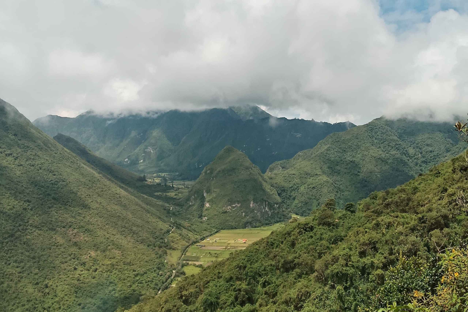 Кито: Комбинированный тур в кратер Пулуауа и Калакали с трансфером