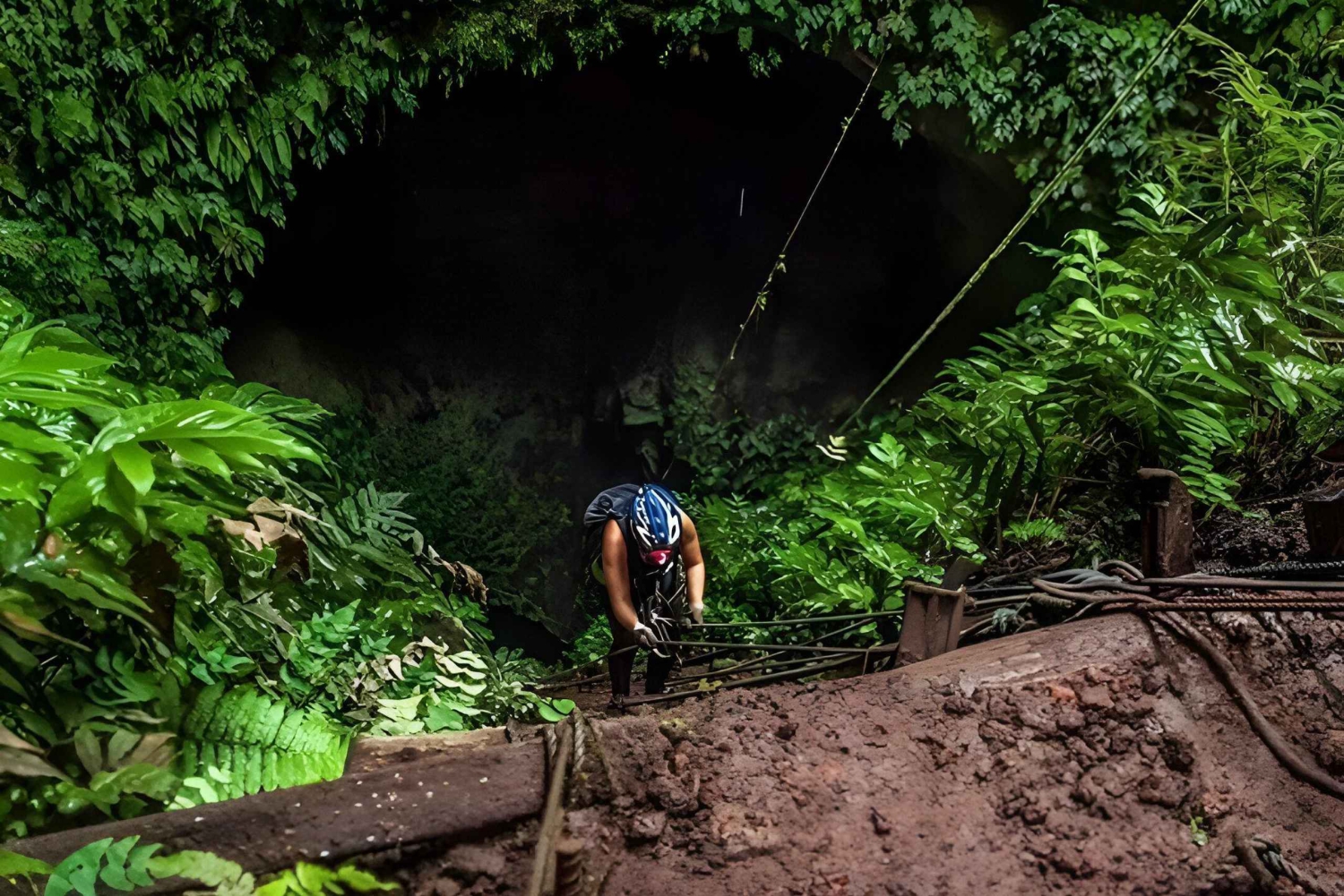 Tour di mezza giornata in corda doppia al vulcano Trillizos - Isola Isabela