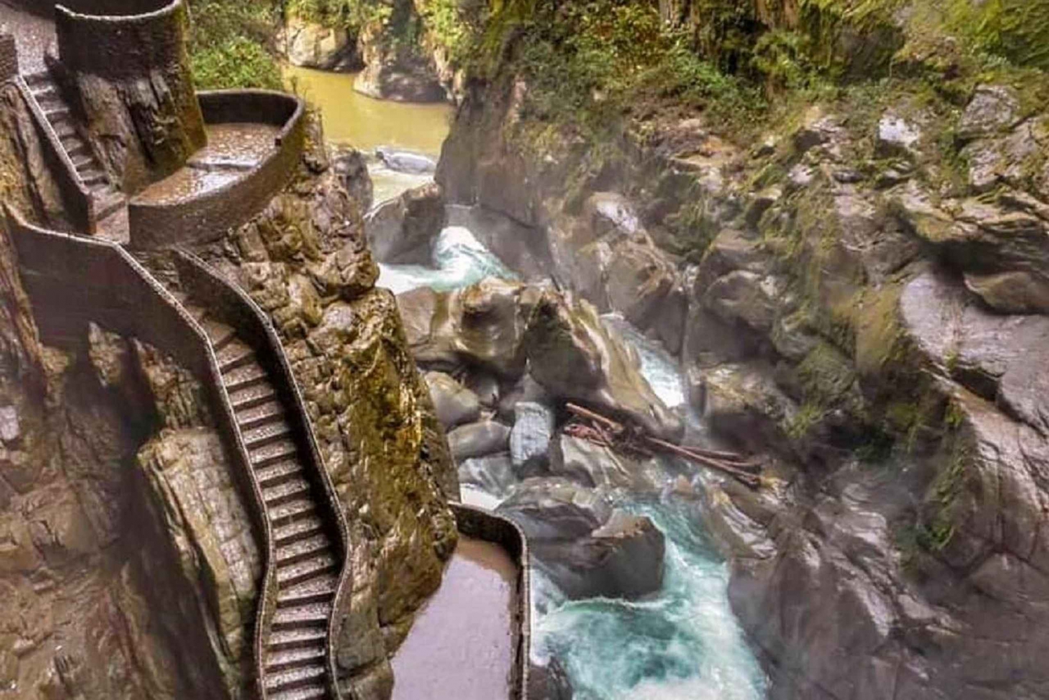 Pailon Del Diablo & vesiputoukset -reitti + Mano de Dios + Tree House Ec (puumaja)