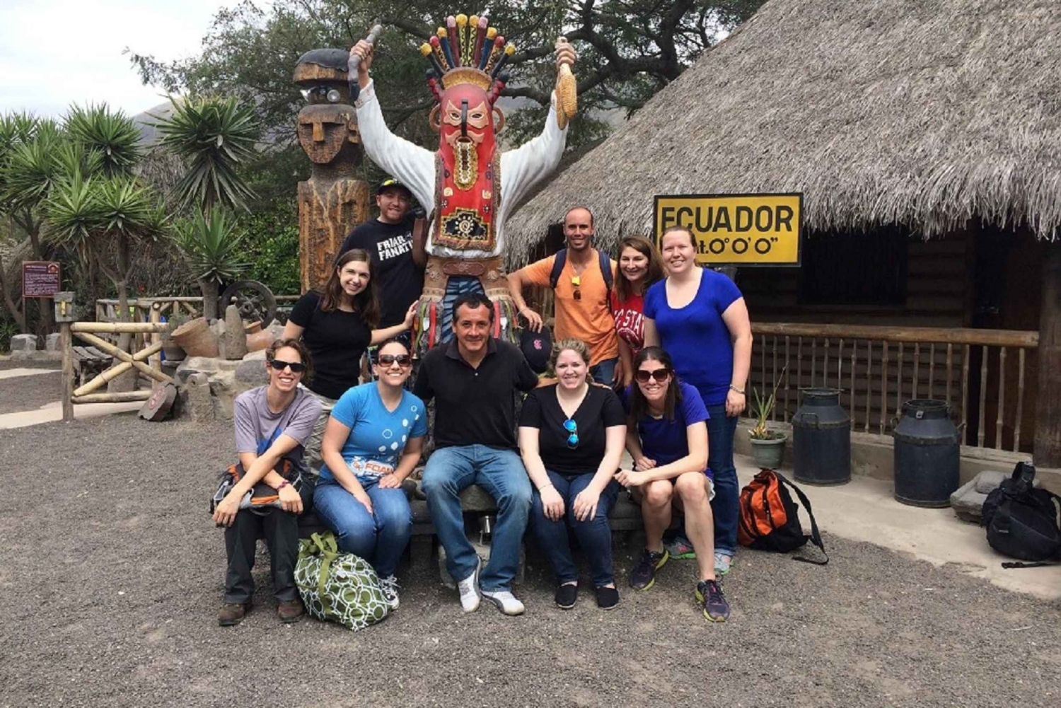 プライベート ツアー: キト発世界のミタッド ツアー