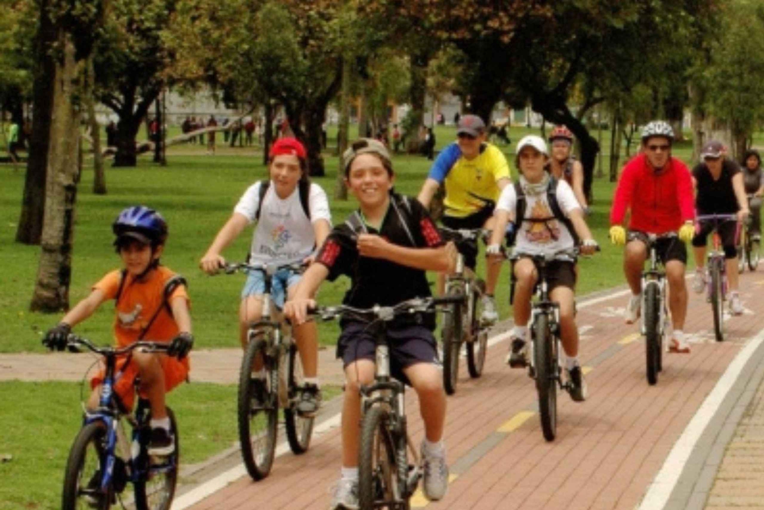 Quito : à vélo, belvédère, marchés, parcs, basilique du Voto Nacional