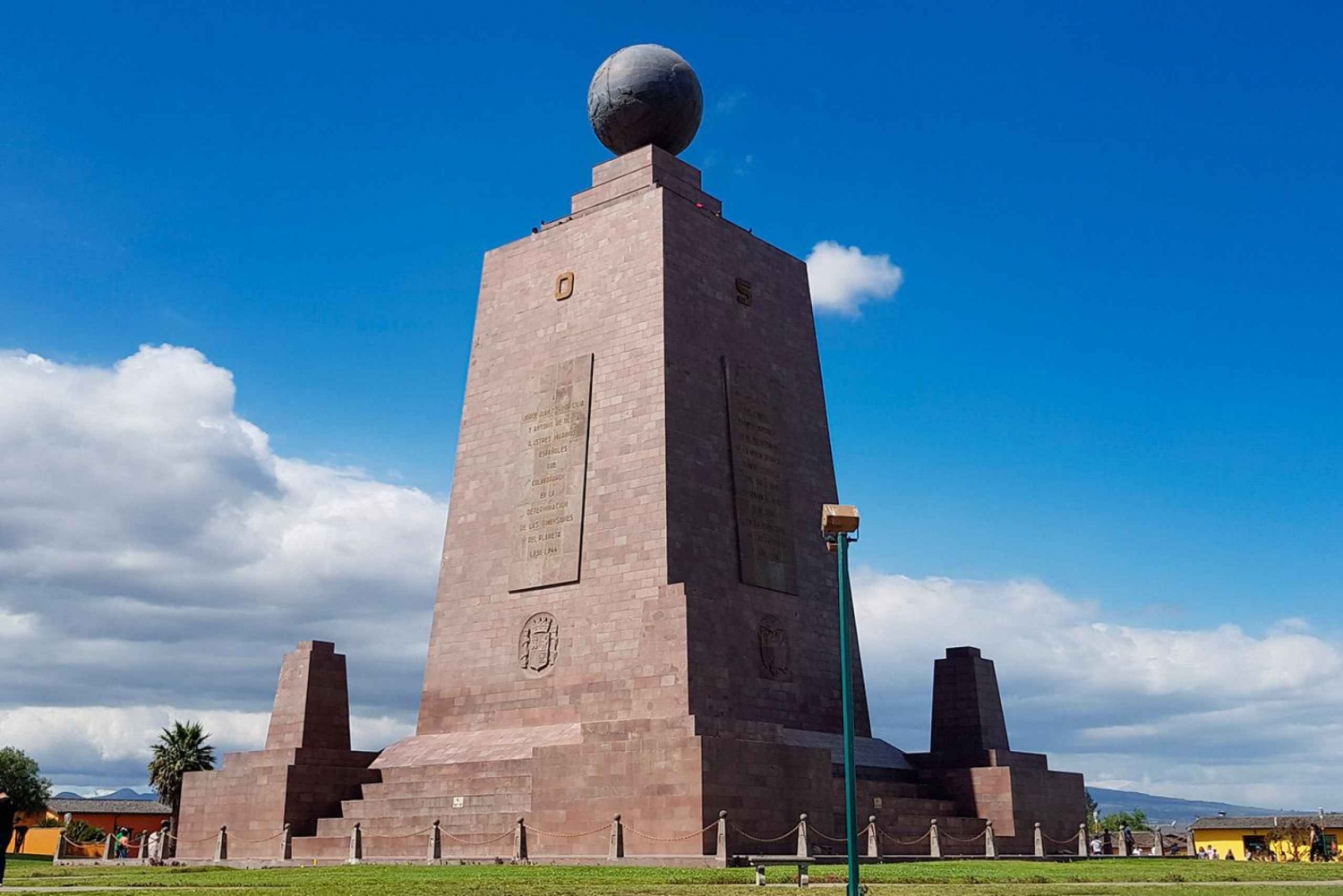 Descubre Quito y la Línea del Ecuador - Visita guiada de día completo