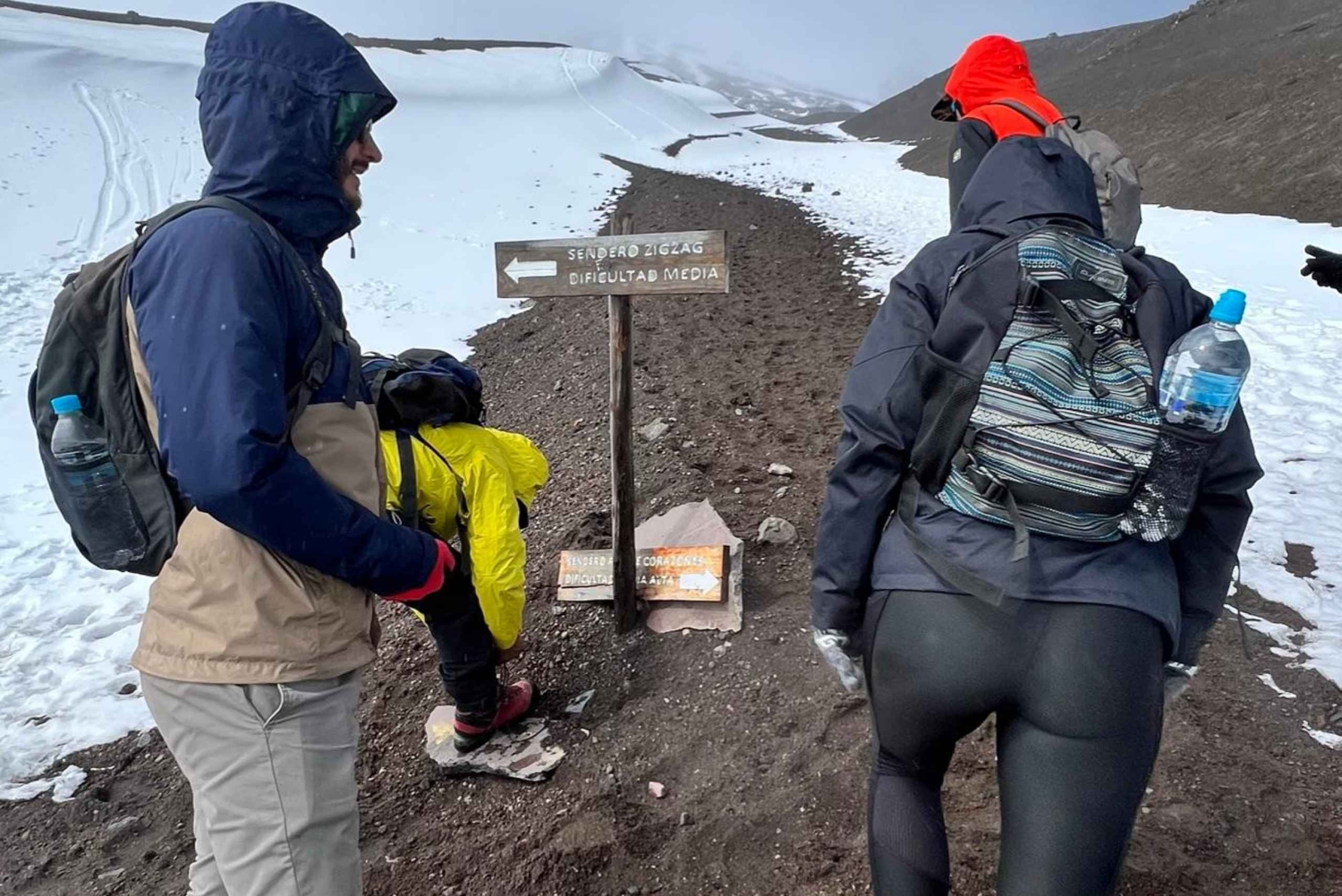 キト：コトパクシ国立公園のハイキング＆サイクリングツアー