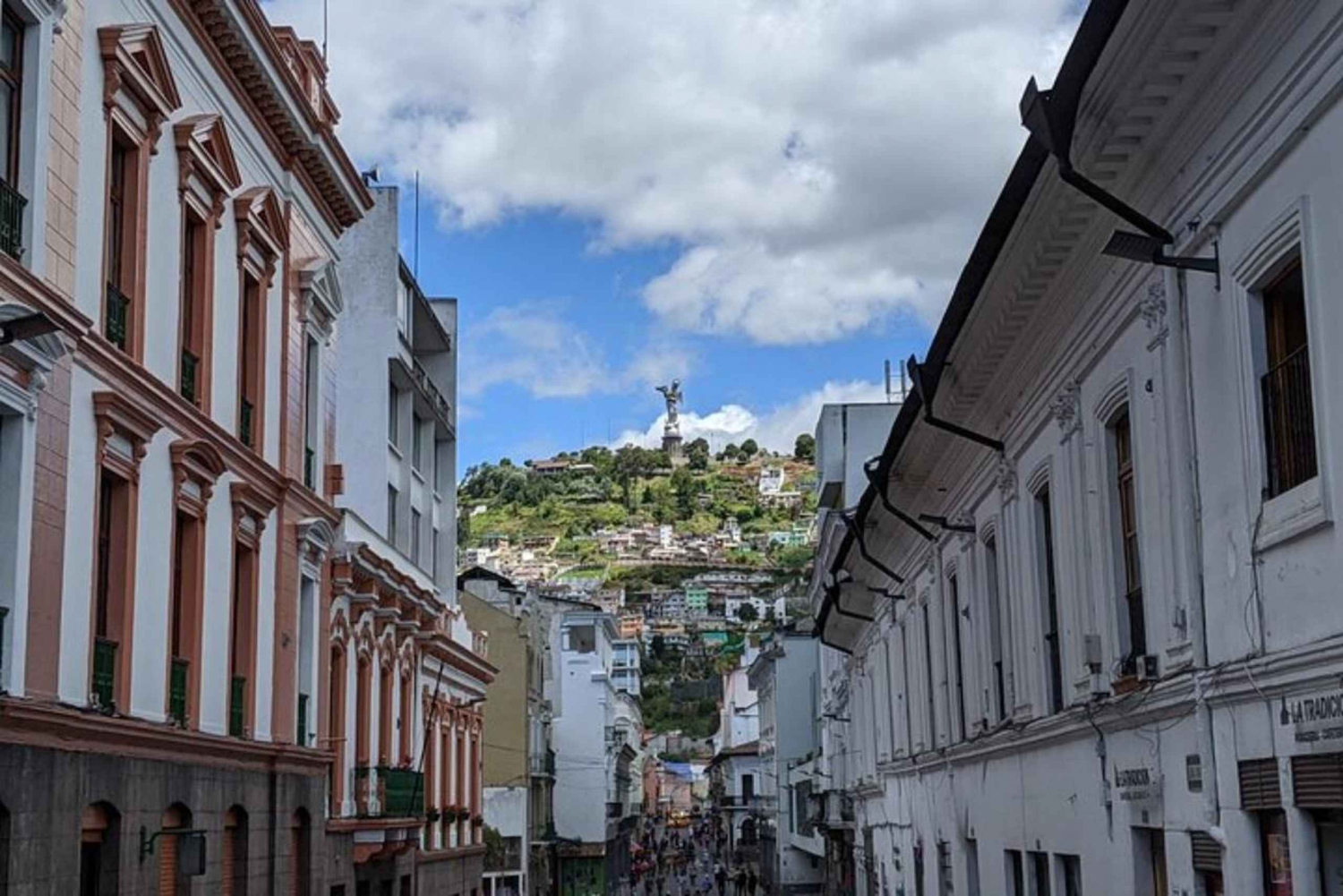 Quito: Giornata intera alle piazze, alle chiese, al Teleférico e all'Equatore