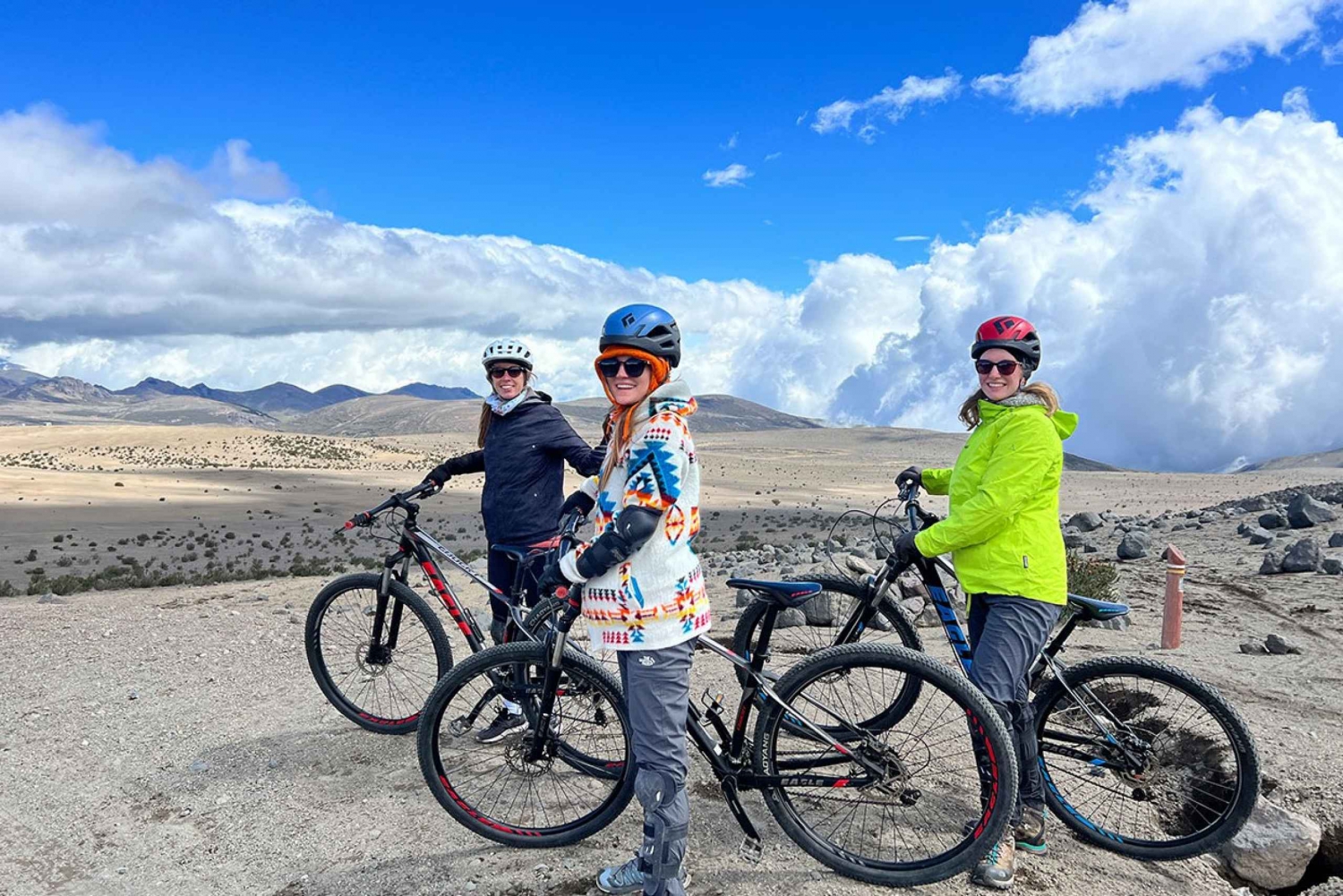 Riobamba: Cykel- och vandringstur till vulkanen Chimborazo med lunch