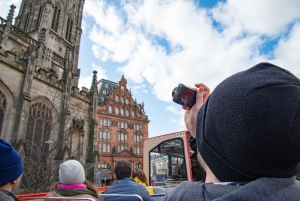 Edinburgh: Hop-on-hop-off-bustour met 3 stadsrondleidingen