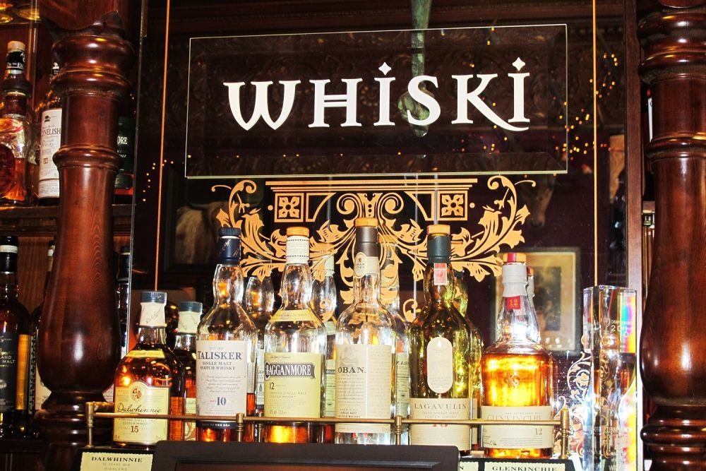 WHISKI Bar & Restaurant