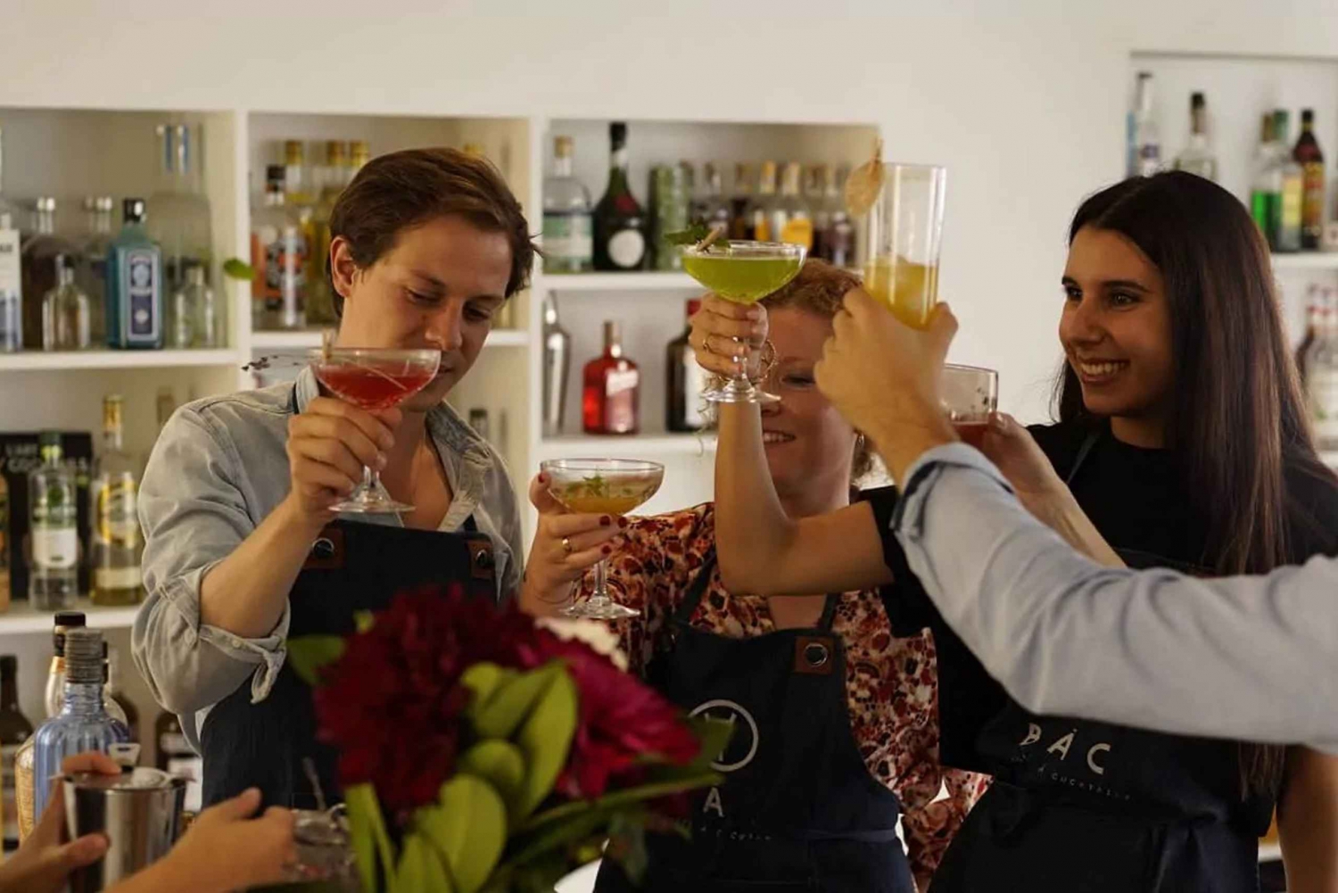 Встряхивайте, смешивайте и наслаждайтесь: мастер-класс по приготовлению коктейлей в Старой Ницце