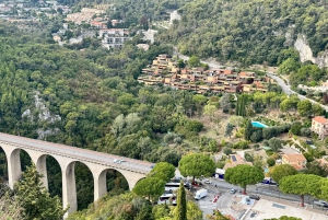 ニース：ディフェンダーに乗ってリヴィエラを走り、エズを発見しましょう