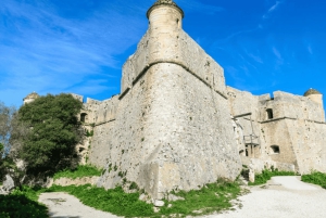 ニース：ディフェンダーに乗ってリヴィエラを走り、エズを発見しましょう