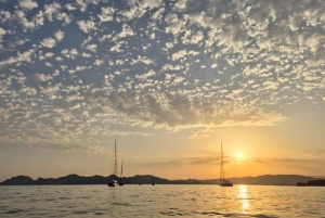 カンヌのプライベートボートからレラン諸島の夕日をご覧ください