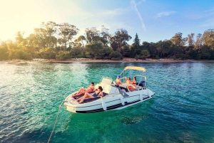 カンヌのプライベートボートからレラン諸島の夕日をご覧ください