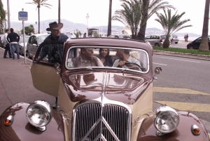 Lazurowe Wybrzeże w stylu glamour w samochodzie vintage