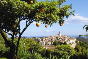 Lazurowe Wybrzeże w stylu glamour w samochodzie vintage