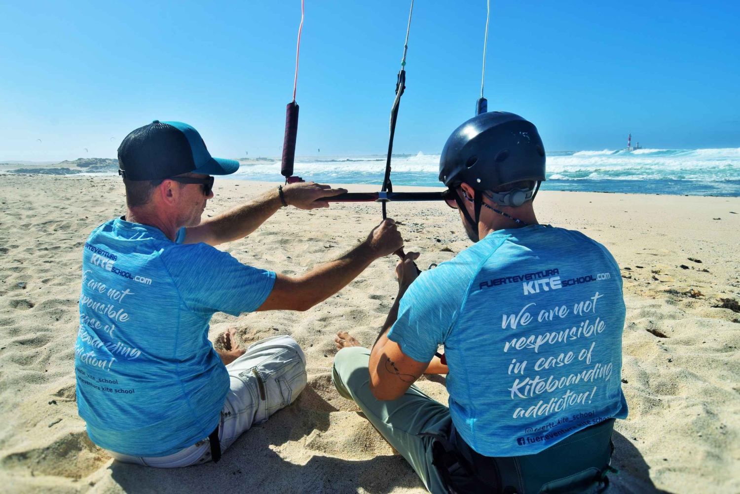 Corralejo: CURSOS DE KITESURF PARA PRINCIPIANTES. Grupos semiprivados.