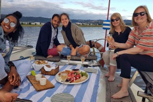 Croisière au coucher du soleil à Knysna avec dîner léger et vin