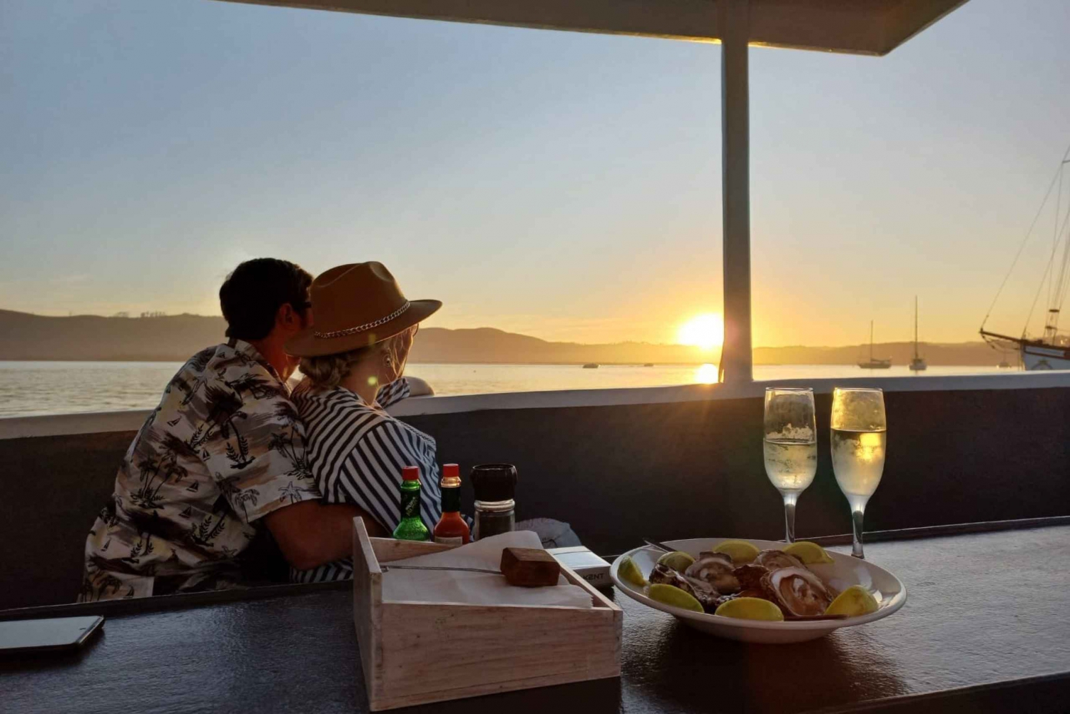 Knysna: Wijn & Oester Luxe Ligstoel Zonsondergang Cruise
