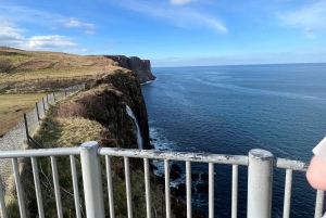 エジンバラ発スカイ島とハイランド地方3日間プライベートツアー
