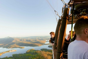 Gold Coast: Hot Air Balloon Flight and Vineyard Breakfast