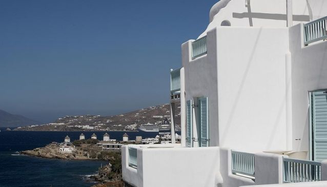 Bill & Coo Suites and Lounge