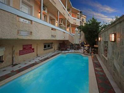 Thymis Home Studios Hotel