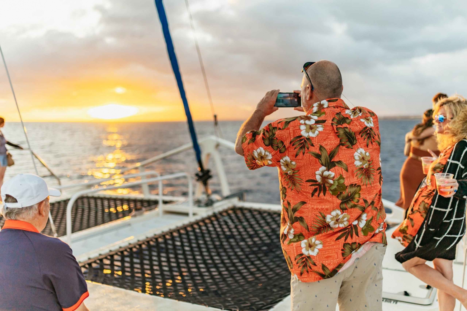 Oahu: Waikiki Sunset Catamaran Cocktail Cruise