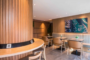 HKG Hong Kong International Airport: Premium Lounge Entry