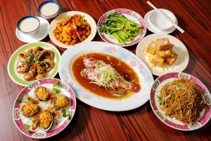 Hong Kong: Aberdeen Audio-Guided Tour and Houseboat Visit