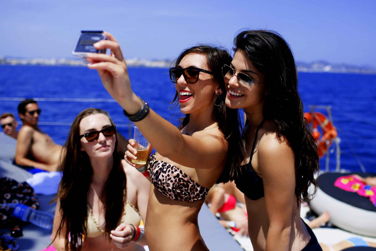 Ibiza Sunset Boat Party med 3 timer åpen bar + 3 klubbtilganger