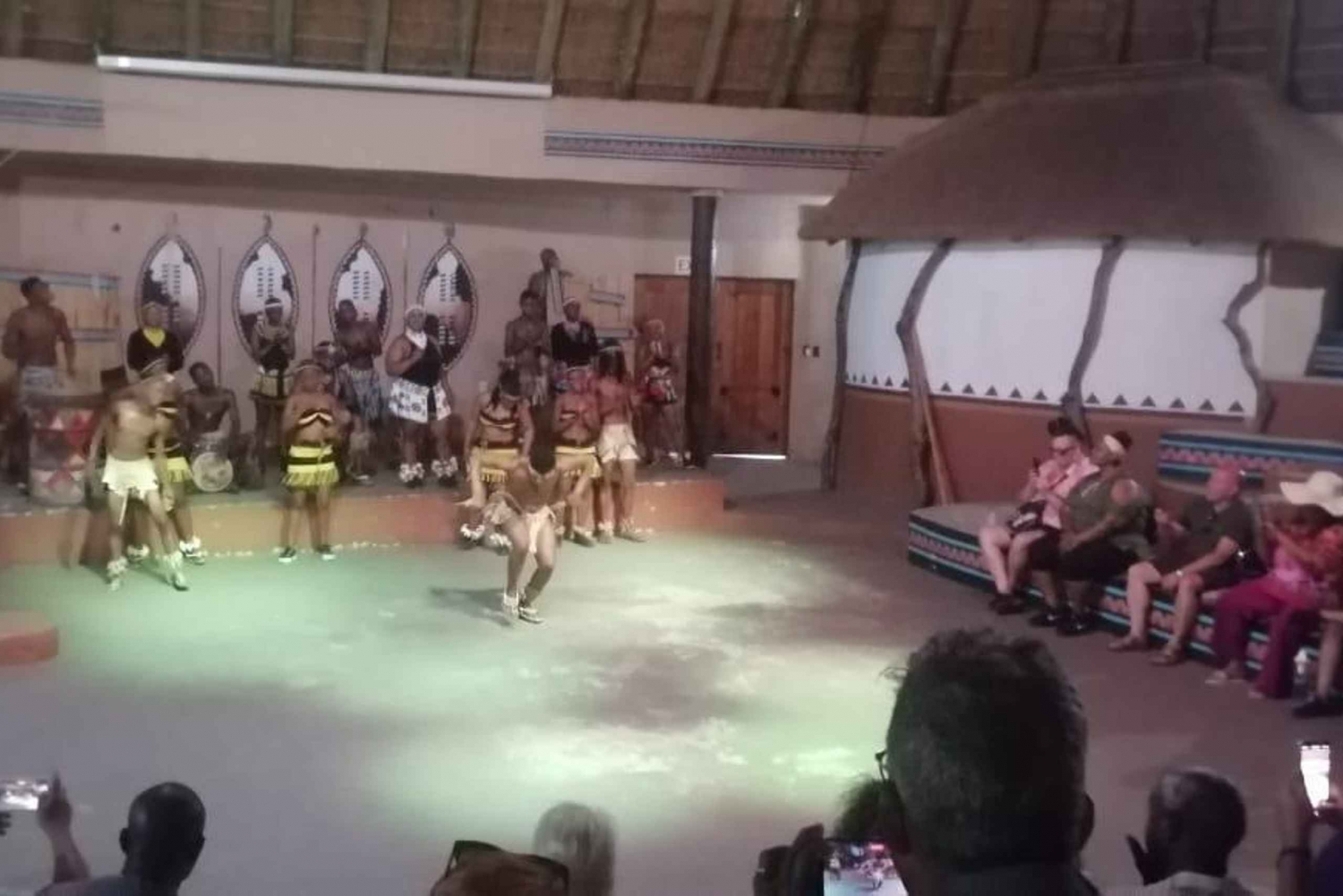 RUNDTUR I DEN KULTURELLE LANDSBY LESEDI