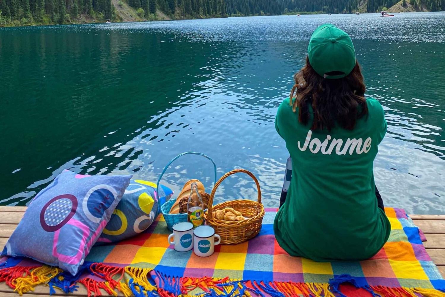 アルマトイコルサイ・カインディ湖とチャリン渓谷の日帰り旅行