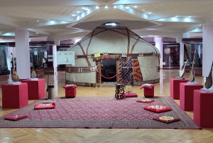 Almaty: Kokopäivän kaupunkikierros lounaalla ja museolippuineen