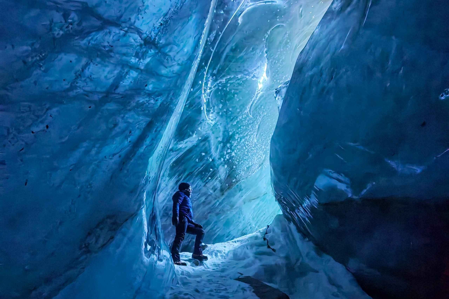 Almaty: tour privato di trekking al ghiacciaio e alla grotta di ghiaccio