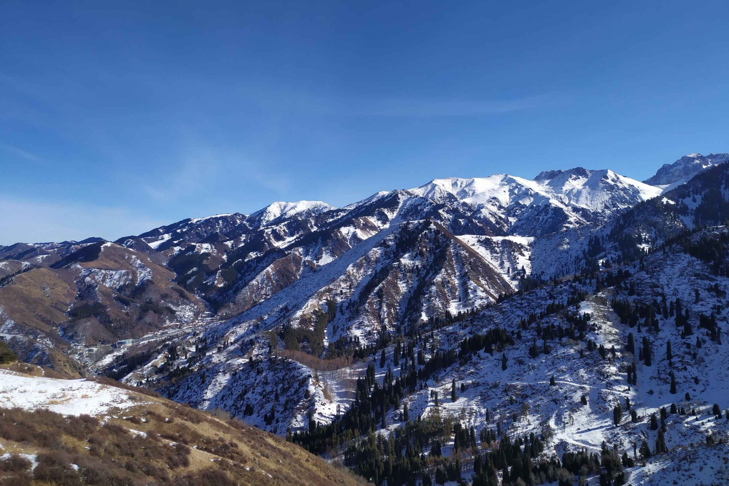 Almaty mittelschwere Wanderung: ungewöhnliche Strecke nach Kok Zhailau