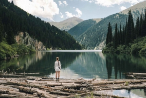 アルマトイからチャリン渓谷とコルサイ湖の日帰り旅行