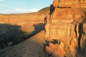 Almaty: Charyn, Kolsai-järvi ja Kuukanjoni – yksityinen kierros