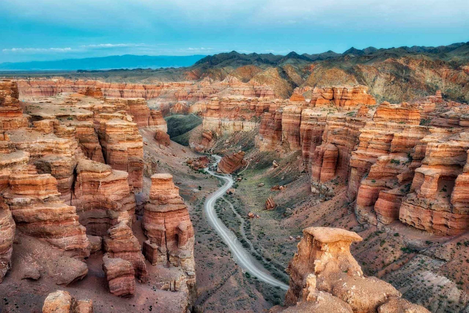 Geführte Privattour mit dem Auto zum Charyn Canyon und Kolsai-See