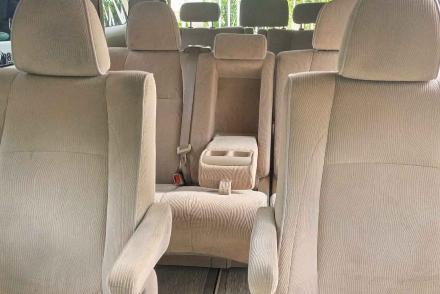 ナイロビ空港到着時の片道送迎または片道ドロップオフ送迎。