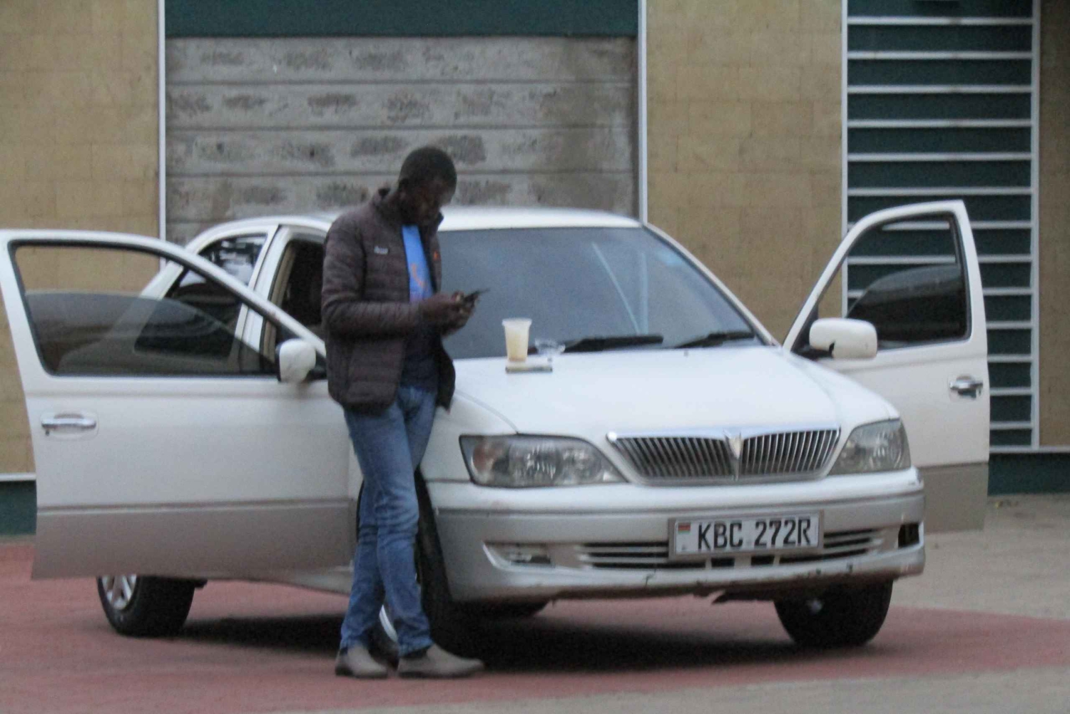 Kenia: Nairobin, Mombasan ja muiden maiden lentokenttäkuljetukset.