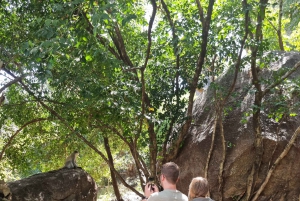 Randonnée historique à Kit-Mikayi