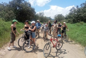 Групповая однодневная экскурсия в заповедник Хеллс-Гейт и к озеру Найваша