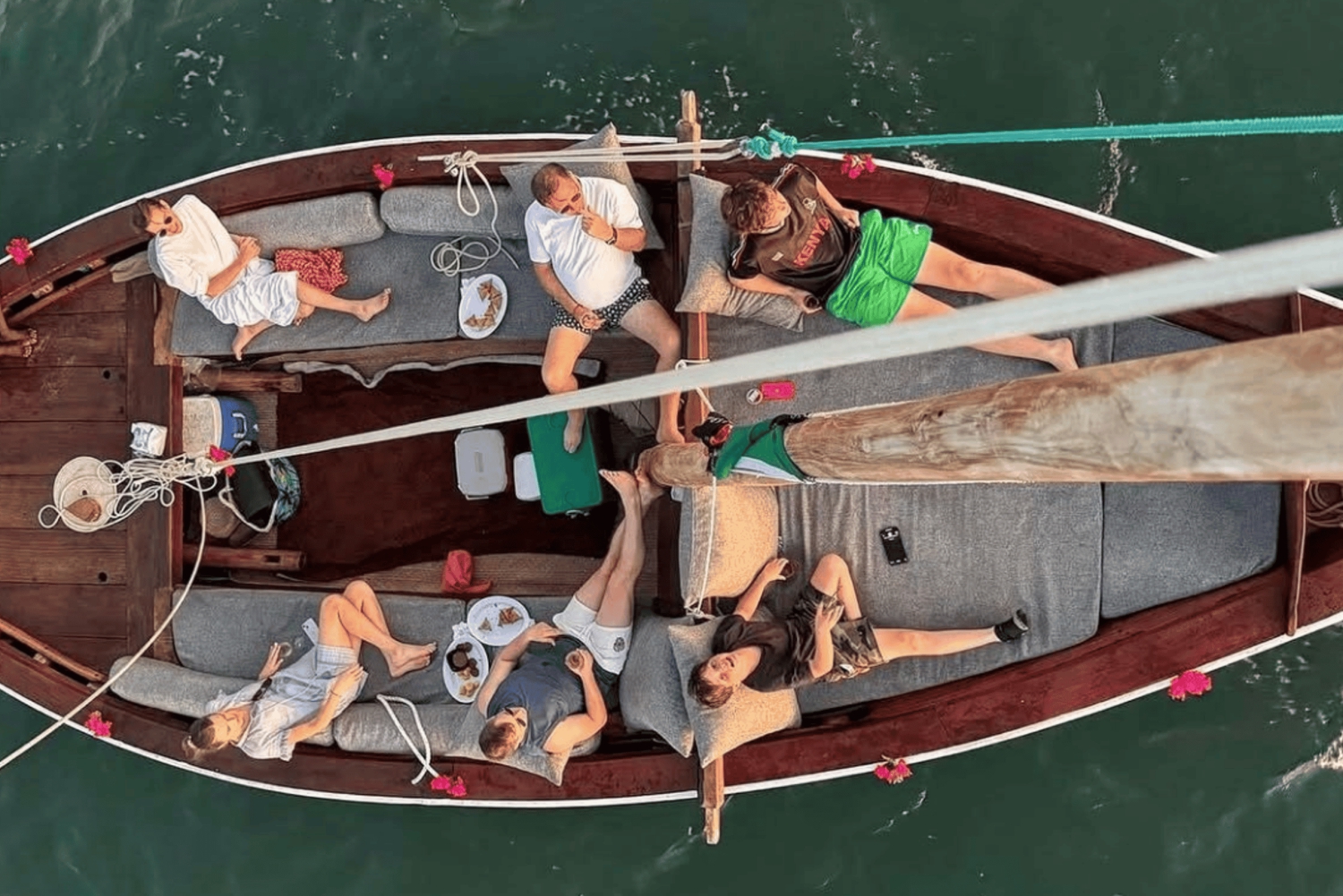 Lamu: tour della città vecchia, pranzo swahili e crociera in dhow al tramonto