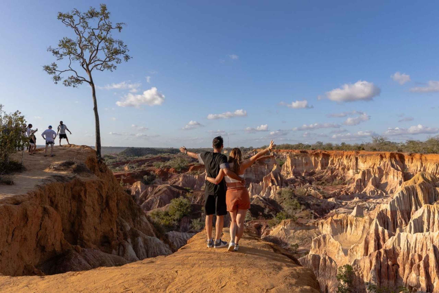 Malindi; Isla Robinson y almuerzo a base de pescado; Marafa Hell's Kitchen.