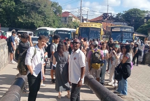 モンバサ：フォート・イエス、旧市街、スパイスマーケット、シヴァ寺院、トゥクトゥクに乗る