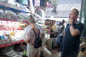 モンバサ：フォート・イエス、旧市街、スパイスマーケット、シヴァ寺院、トゥクトゥクに乗る