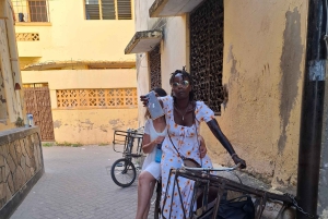 モンバサ：フォート・イエス、旧市街、スパイスマーケット、シヴァ寺院、トゥクトゥクに乗る