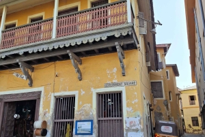 モンバサ：フォート・イエス、旧市街、スパイスマーケット、シヴァ寺院、トゥクトゥクに乗る