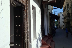 モンバサ：フォート・イエス、旧市街、スパイスマーケット、シヴァ寺院、トゥクトゥクに乗る